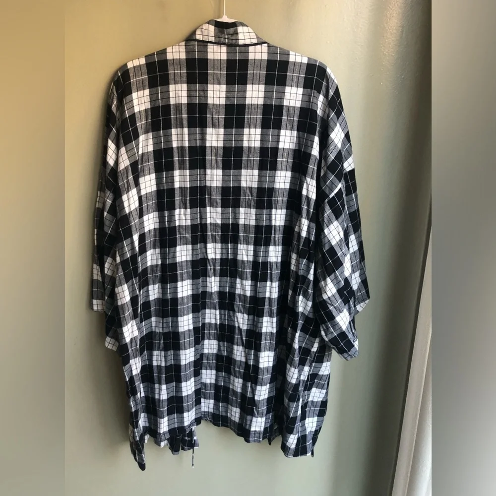 Victoria's Secret plaid kimono-style Lounge Robe Black White Size: XL/ XXL